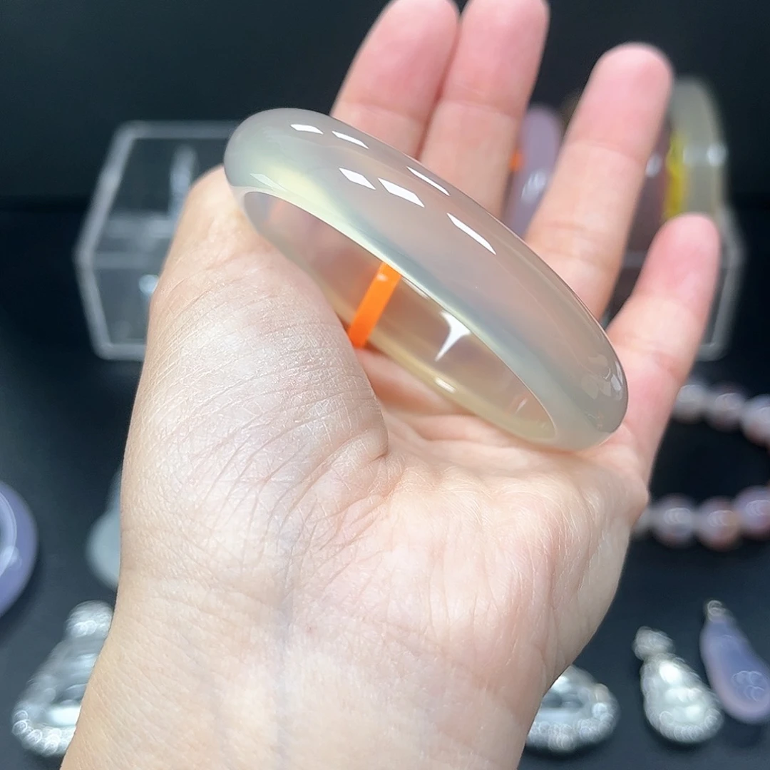 玛瑙/玉髓颈饰未镶嵌梨***的