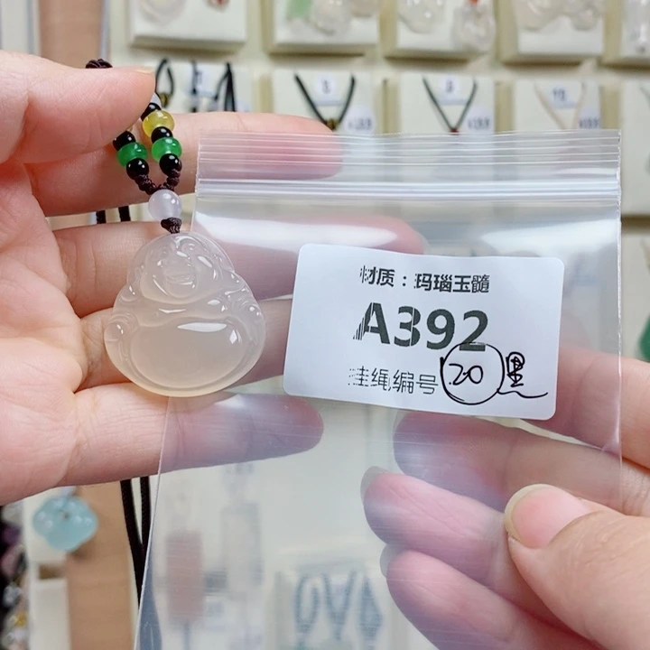 茉****玛瑙/玉髓未镶嵌颈饰