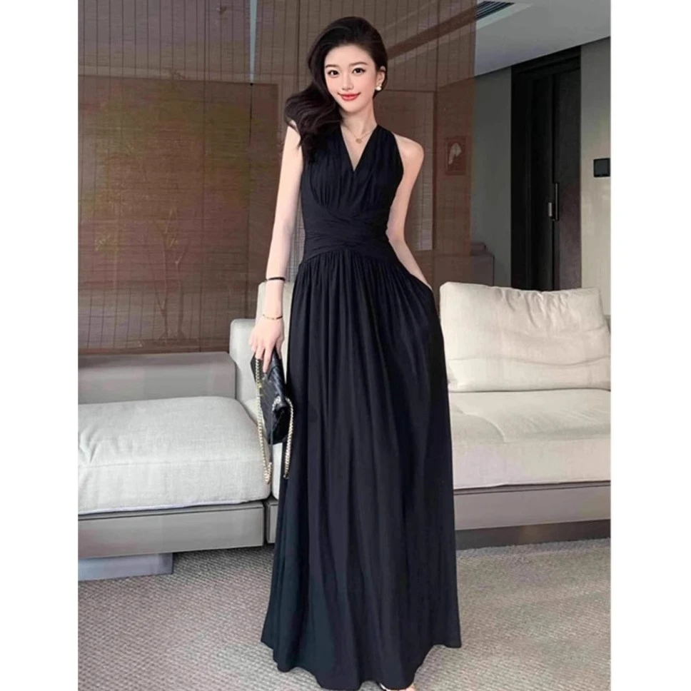 法式无袖挂脖v领连衣裙女2025夏季气质漂亮海边度假黑色长裙子潮
