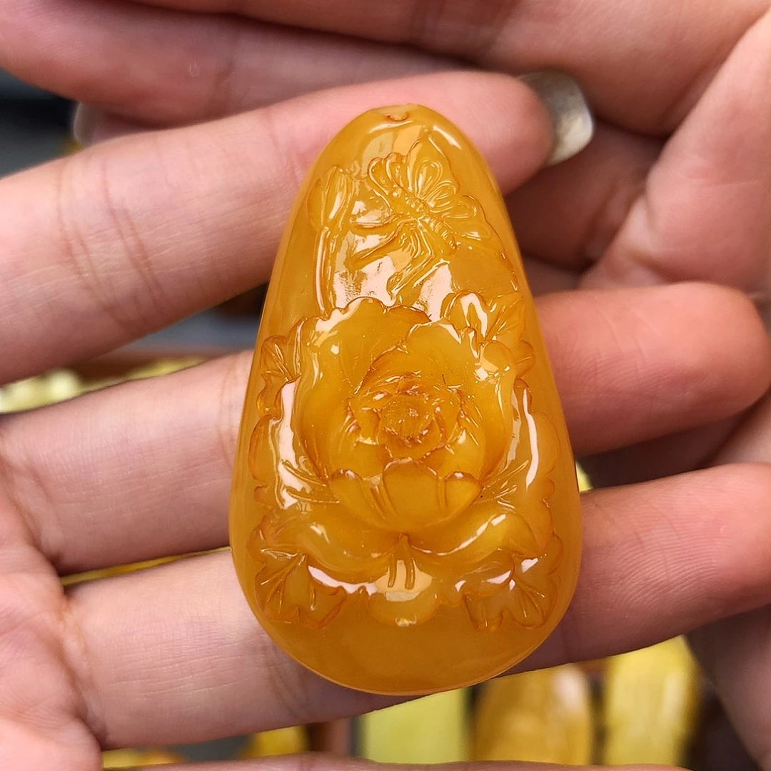 未镶嵌琥珀珠宝奇石