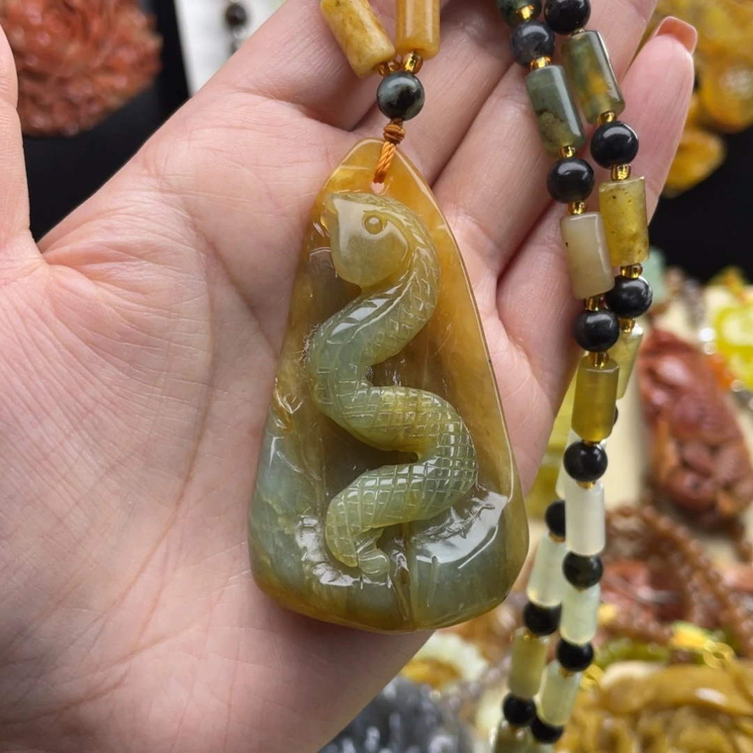 未镶嵌蛇纹石玉颈饰