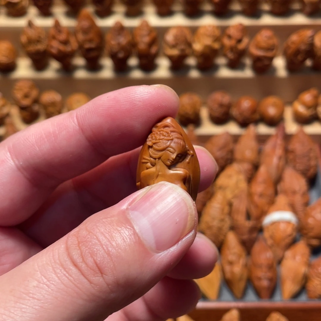 橄榄核吊坠西施美女