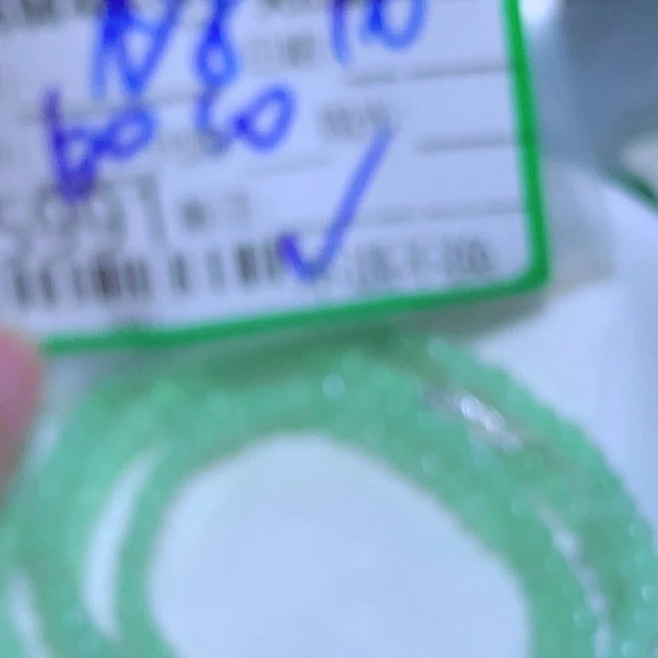 野***鸽翡翠未镶嵌颈饰是