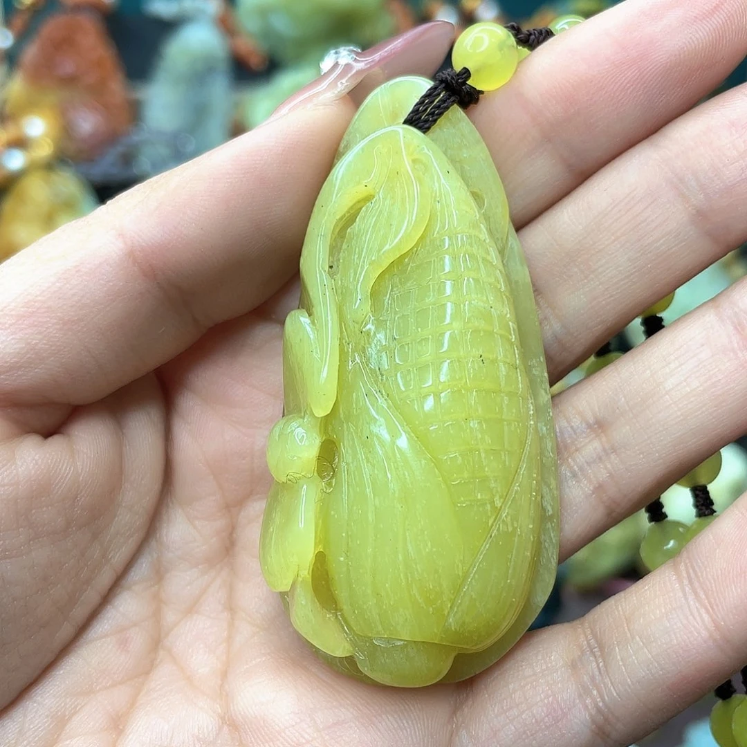 蛇纹石玉颈饰未镶嵌