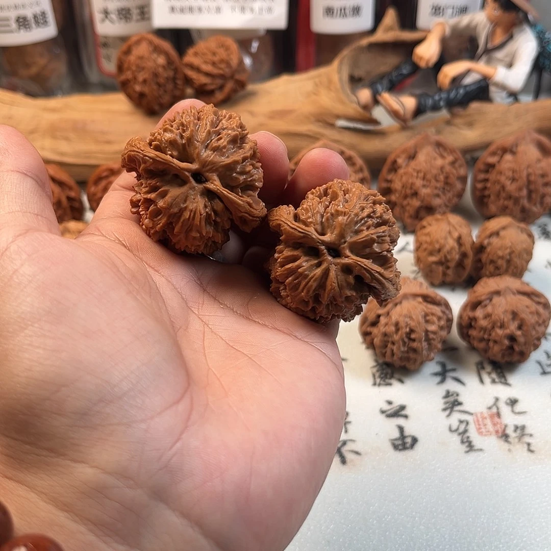 文玩核桃吊坠大刺43全品