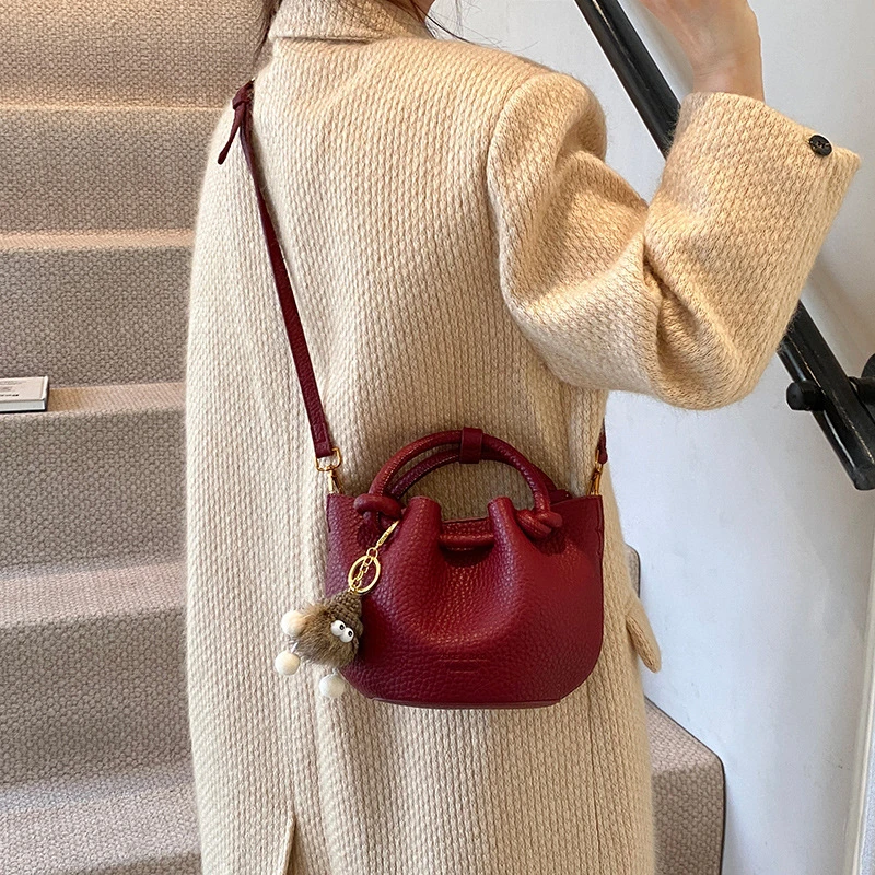 手提水桶包包女2024新款潮网红韩版子母包褶皱单肩斜挎包