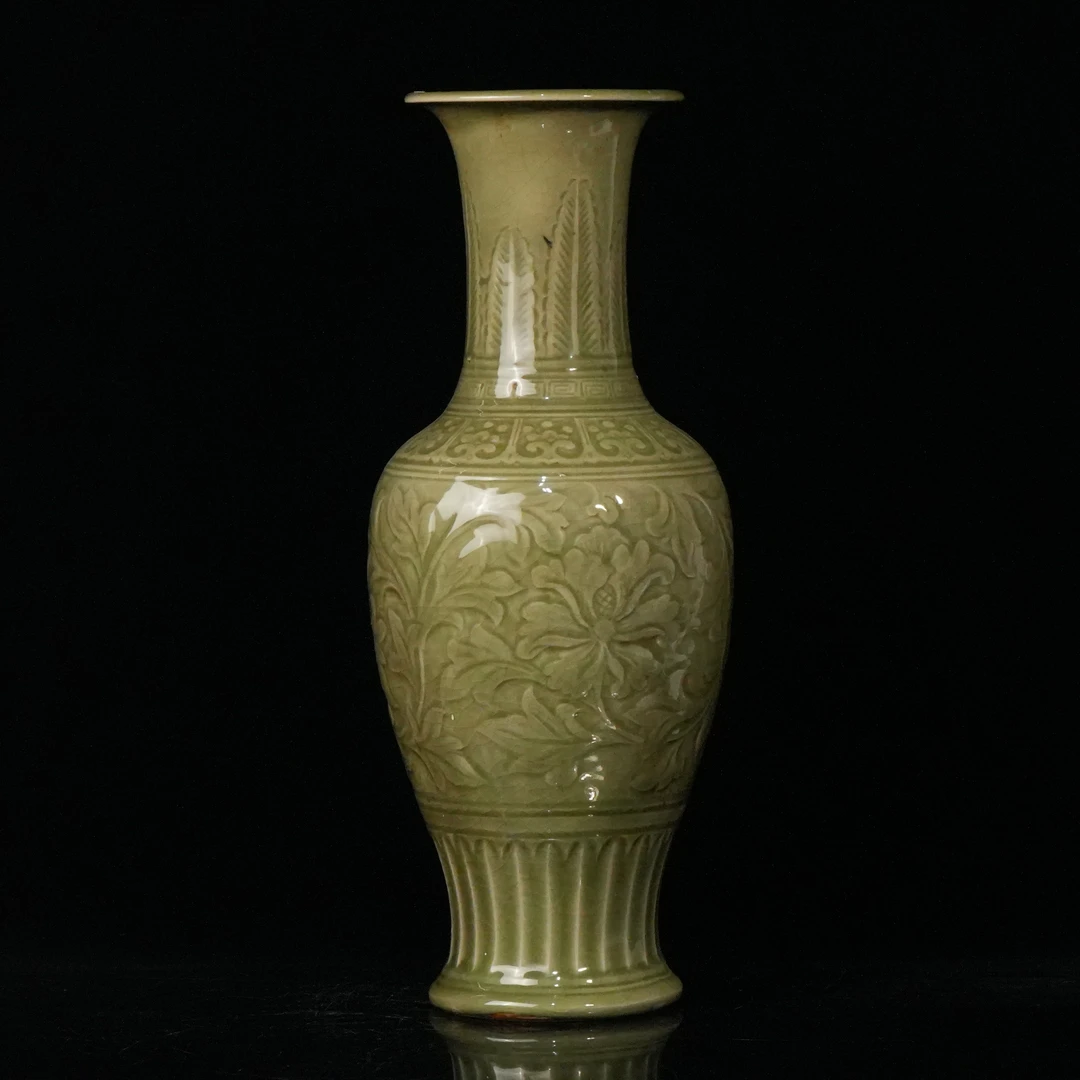 lot16122 6393 清乾隆 青釉模印暗刻花卉纹撇口尊H:48