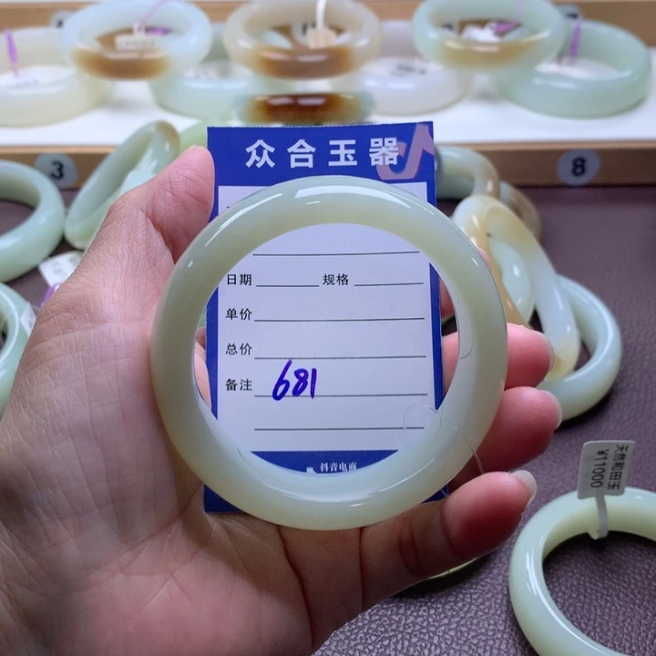 和田玉未镶嵌手镯