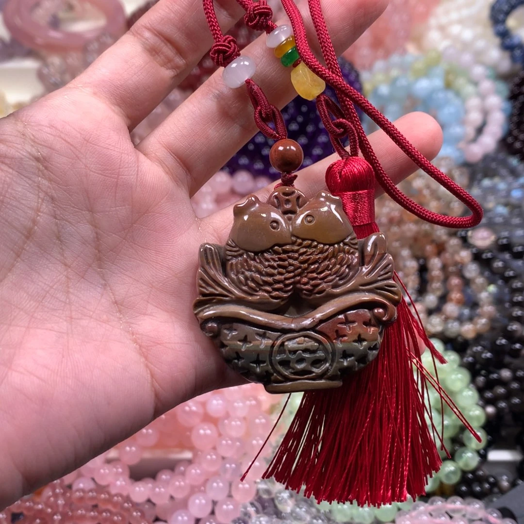 石英质玉未镶嵌颈饰车挂