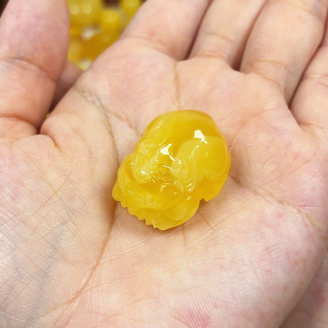 未镶嵌颈饰蜜蜡焦皮料妖花貔貅