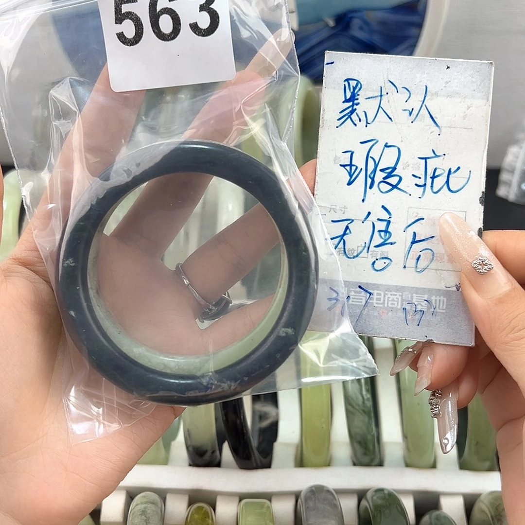C****蛇纹石玉未镶嵌颈饰