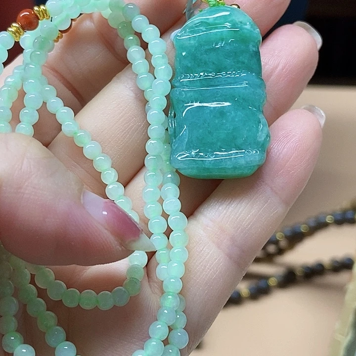 翡翠未镶嵌颈饰吊坠