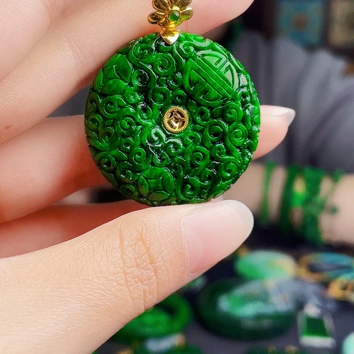 翡翠18K金镶嵌颈饰多样性