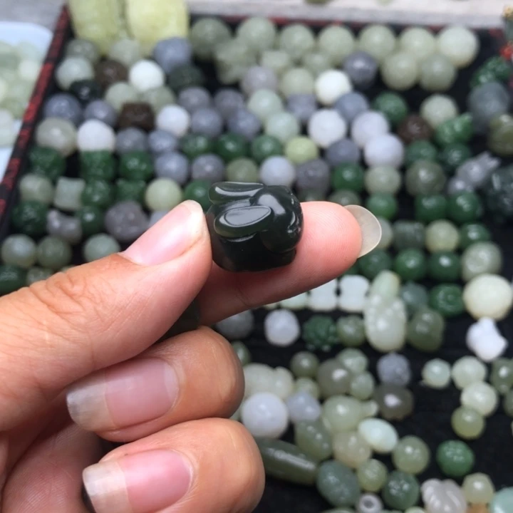 【闪购商品】和田玉未镶嵌颈饰冰*啡