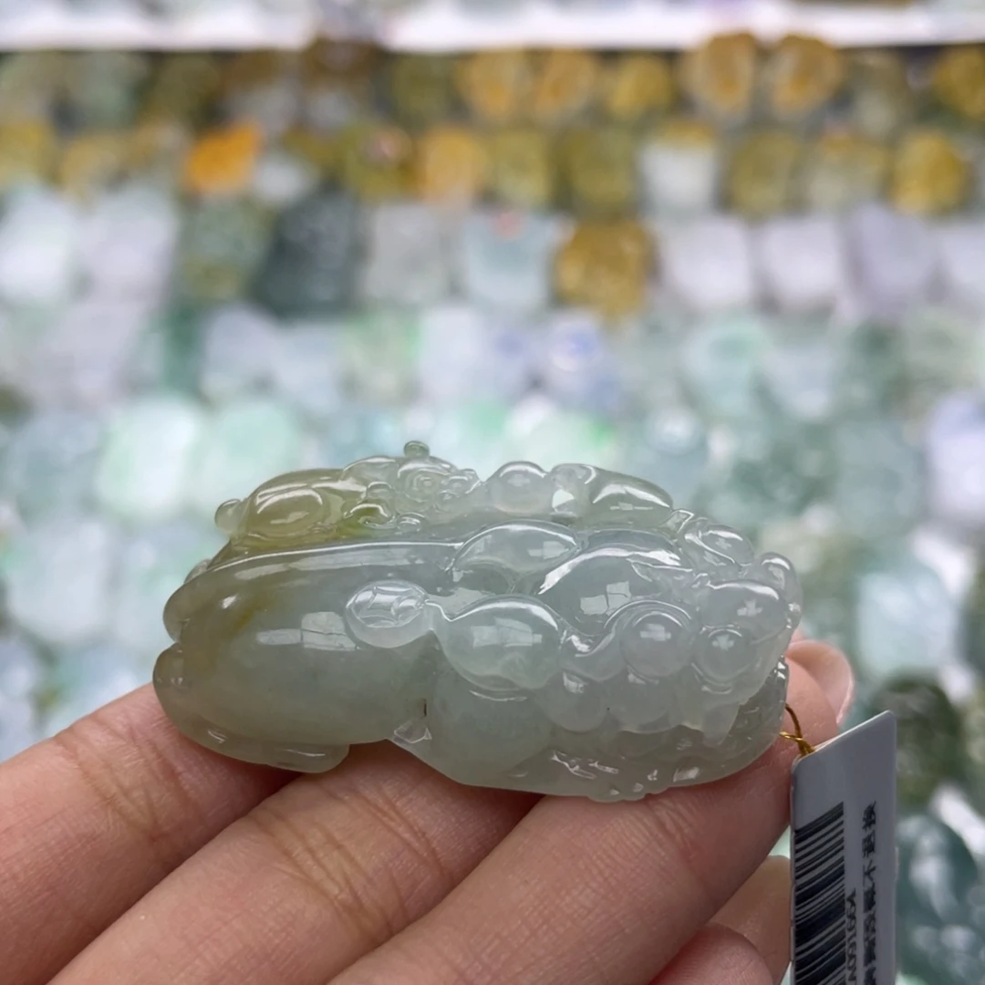 翡翠未镶嵌颈饰貔貅