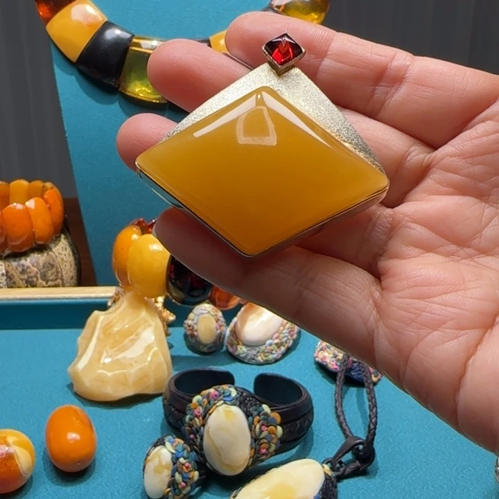 琥珀未镶嵌颈饰波兰设计款琥珀蜜蜡