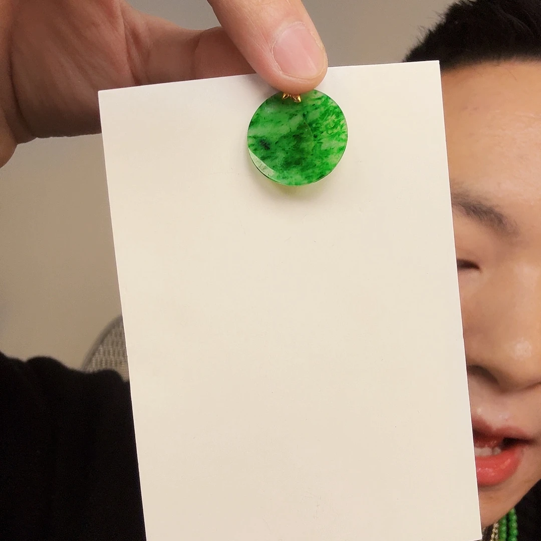 翡翠18K金镶嵌颈饰一件