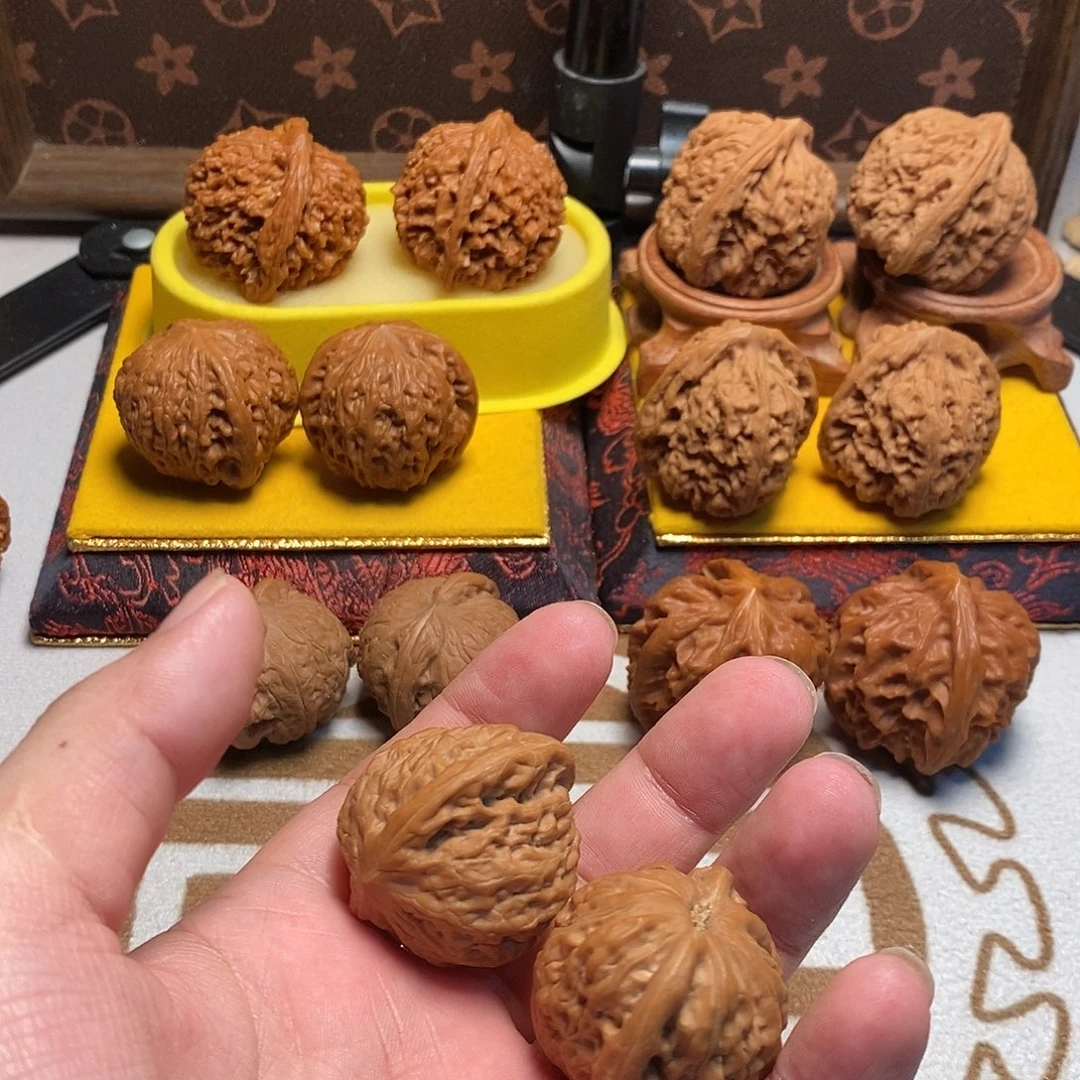 大***龙文玩核桃把件两对核桃