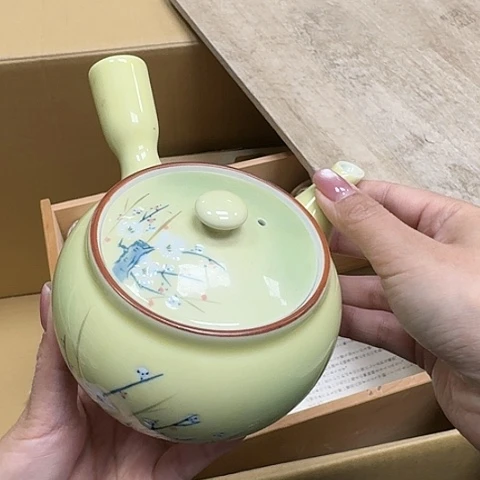 端*瓷器。瓷器。瓷器。
