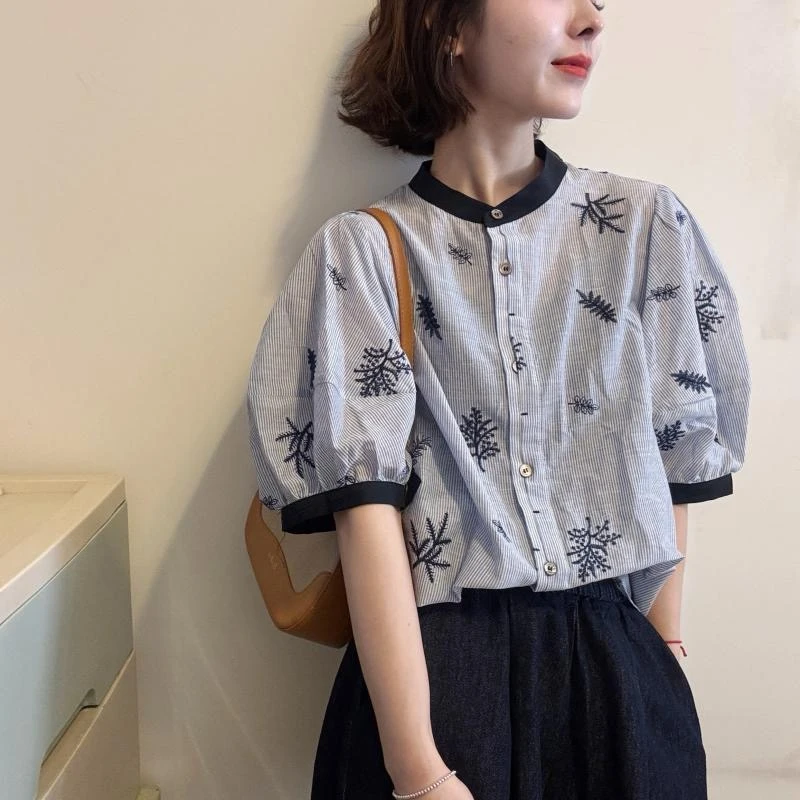 时尚拼色条纹短袖衬衫女2025夏季宽松显瘦排扣刺绣泡泡袖上衣