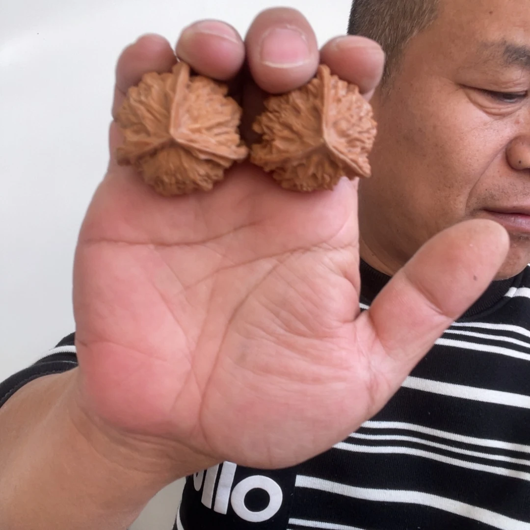 翼***李文玩核桃吊坠盘山三棱