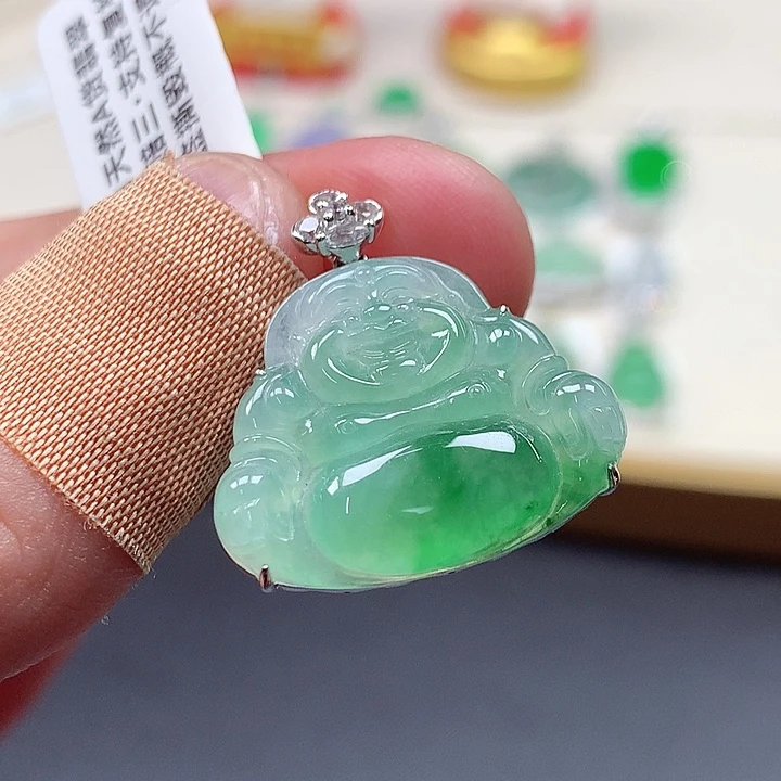 翡翠18K金镶嵌颈饰