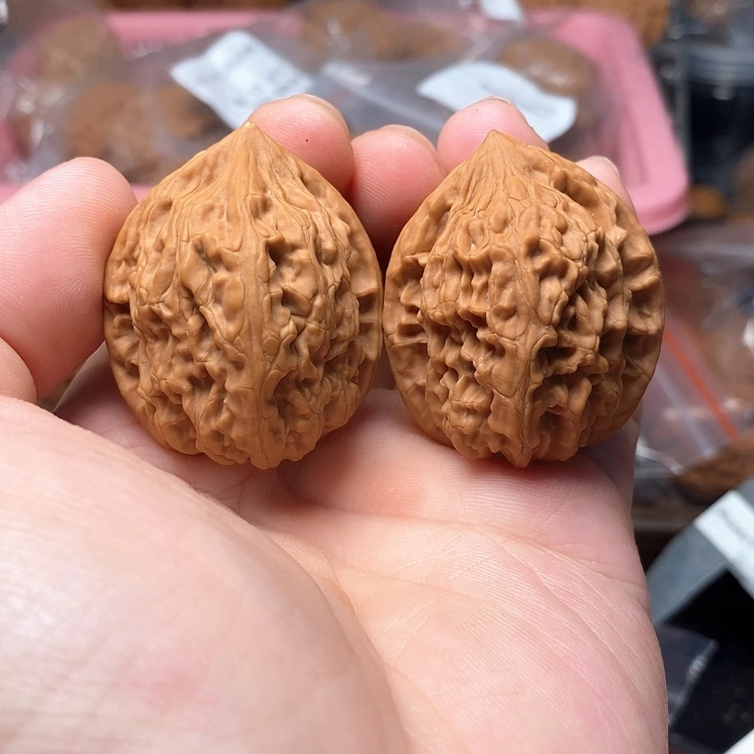 1文玩核桃油皮鸡心35-373