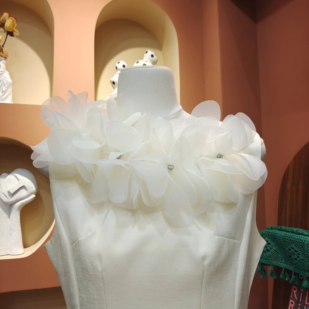 精致立体欧根纱灵动花朵带别针AZ797