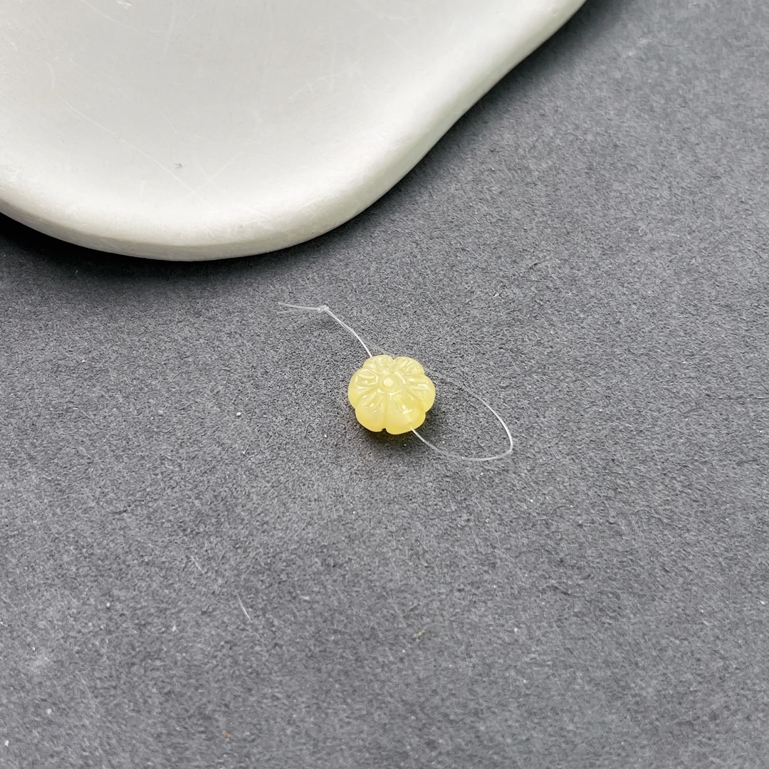 天然蜜蜡梅花雕刻件（中）