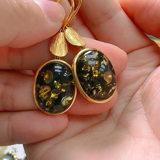 未镶嵌琥珀珠宝奇石