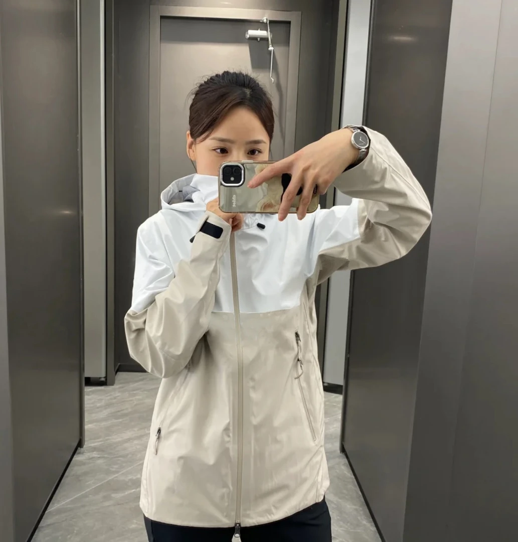 时尚拼色】早春情侣款全压胶硬壳冲锋衣！户外防风防水连帽夹克外套