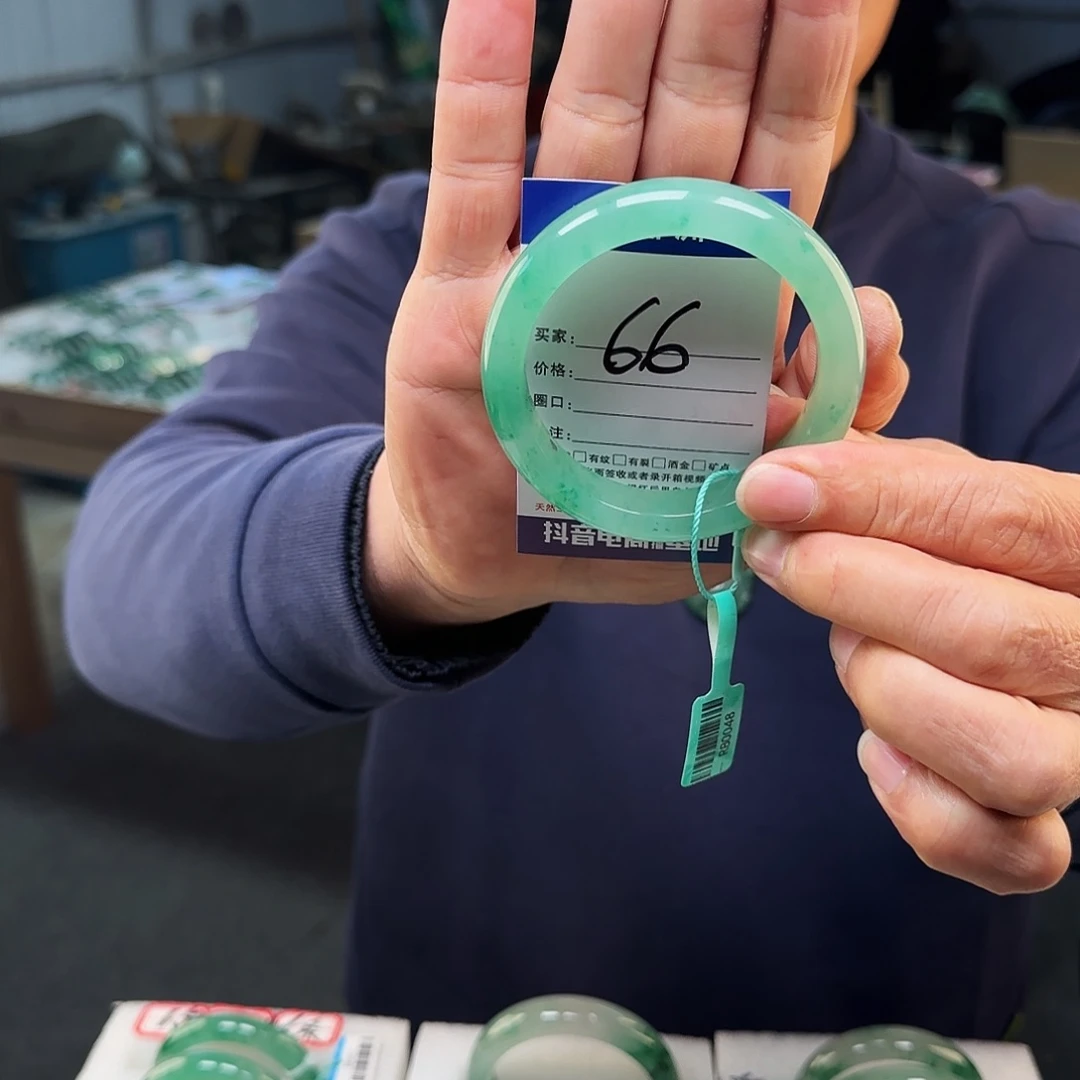 石英质玉（非洲翠）未镶嵌手镯