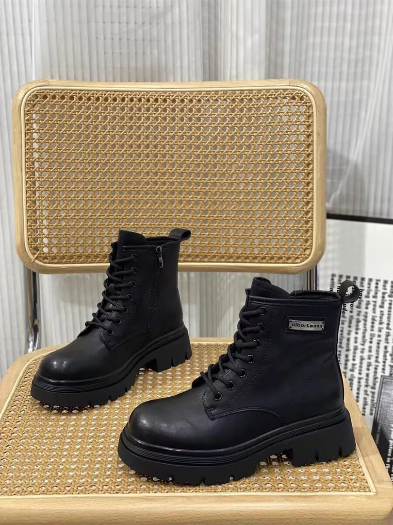 222-13新品女靴舒适平底短靴潮款马丁靴百搭短筒靴网红烟管靴