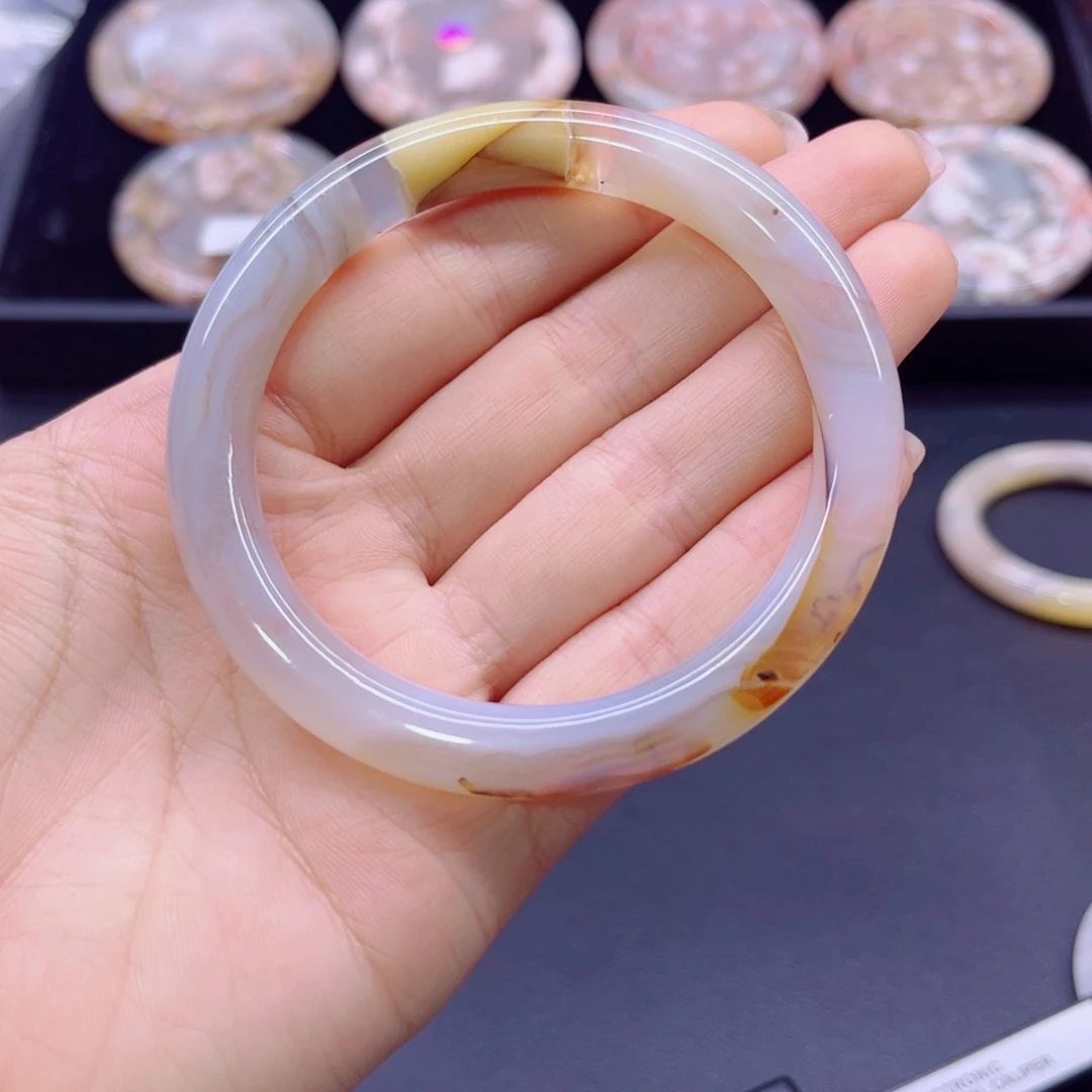 玛瑙/玉髓手镯未镶嵌61