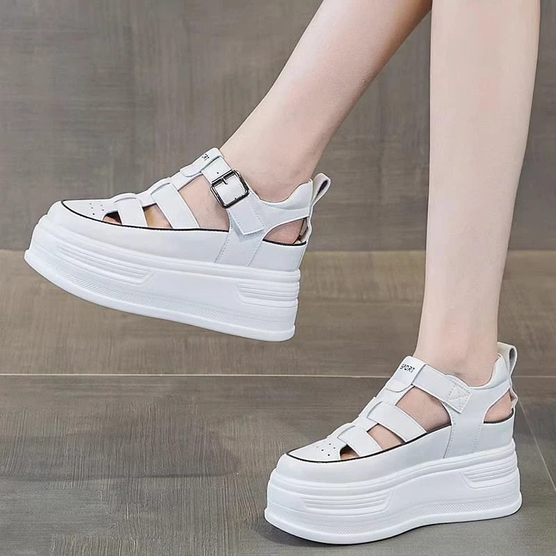 啄木鸟包头编织罗马凉鞋女夏季镂空松糕厚底小个子内增高猪笼鞋