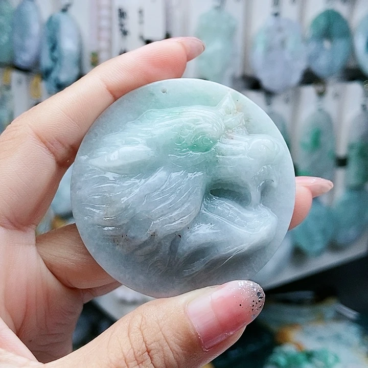 颈饰足铂镶嵌翡翠翡翠