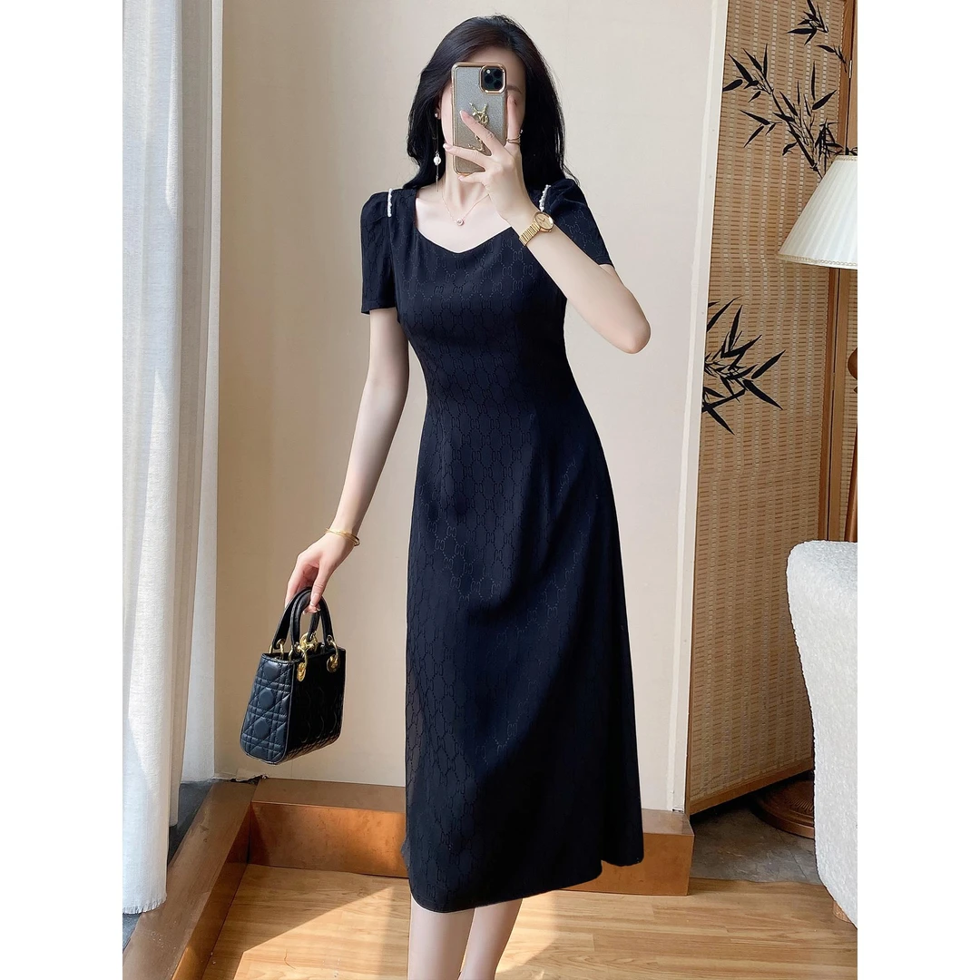 黑色短袖a字连衣裙修身25新款法式长裙收腰显瘦高级感提花小黑裙