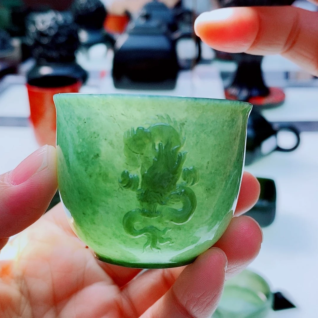 未镶嵌和田玉摆件微瑕