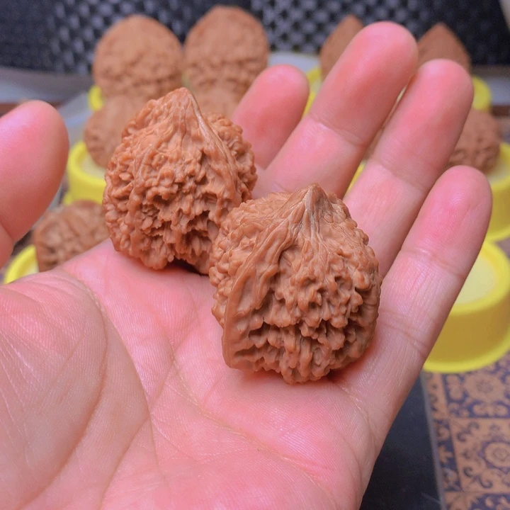 桃核把件?****晏满天星好看