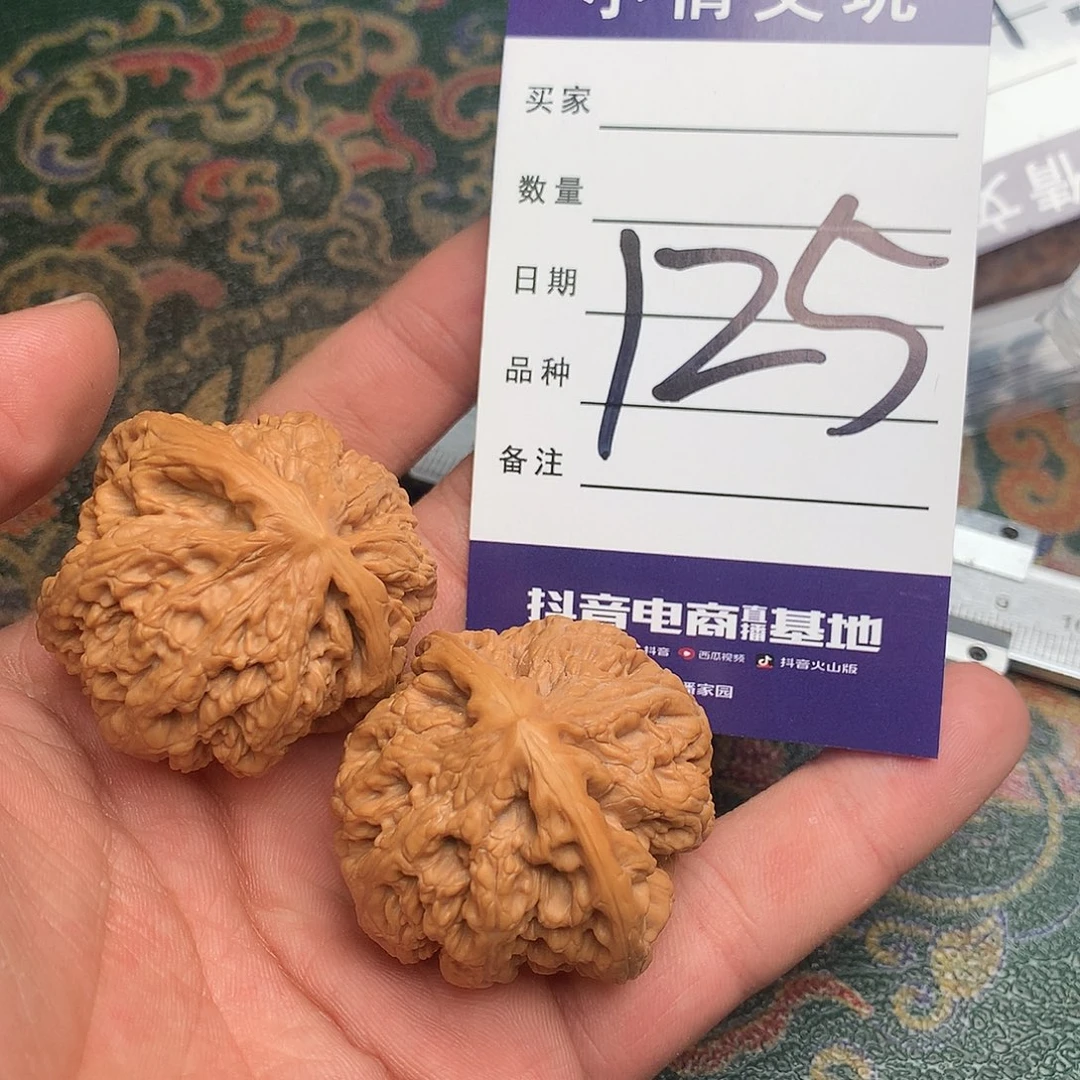 文玩核桃吊坠粗筋