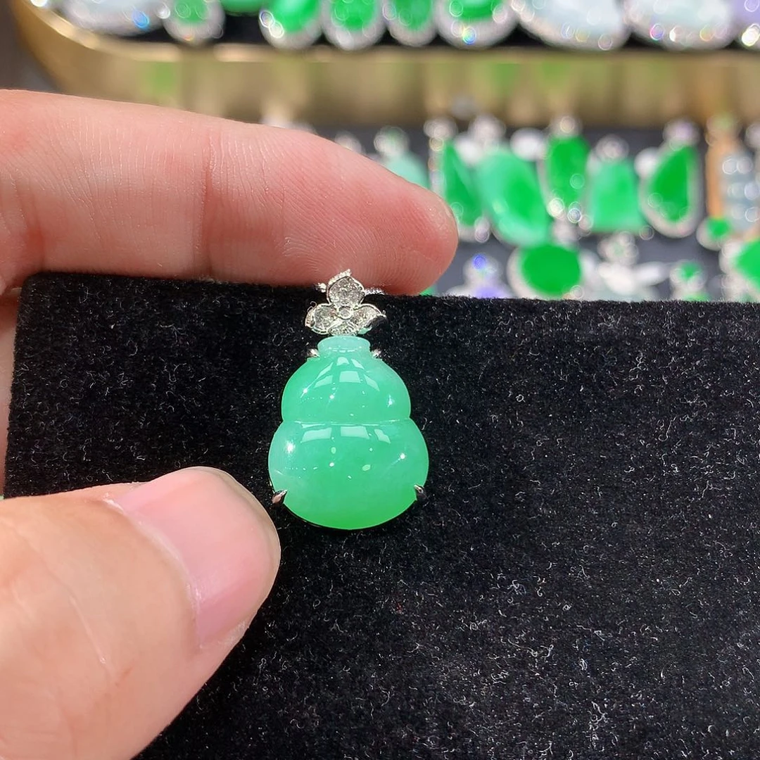 翡翠18K金镶嵌颈饰