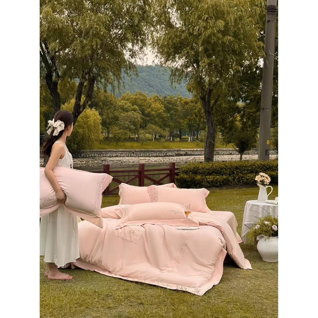 月亮家-超柔加密亲肤天丝棉磨绒刺绣四件套-黛芙妮/胭粉