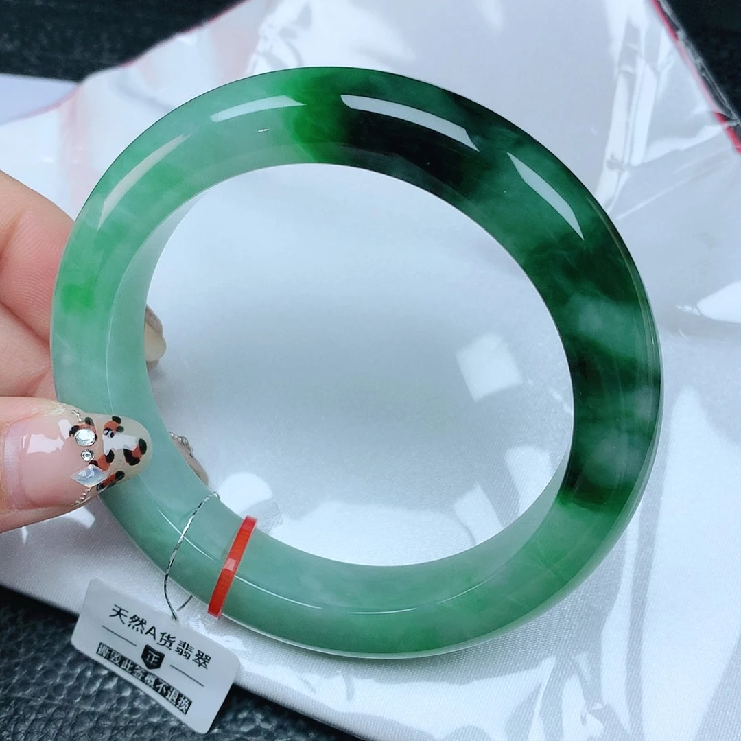 翡翠手镯未镶嵌60圈