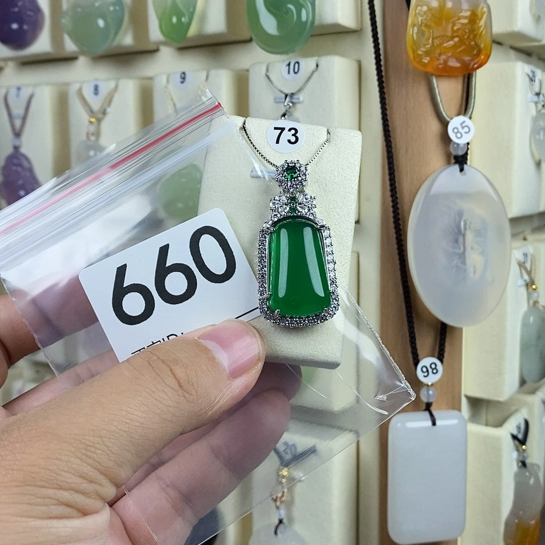 玛瑙/玉髓颈饰合金德*