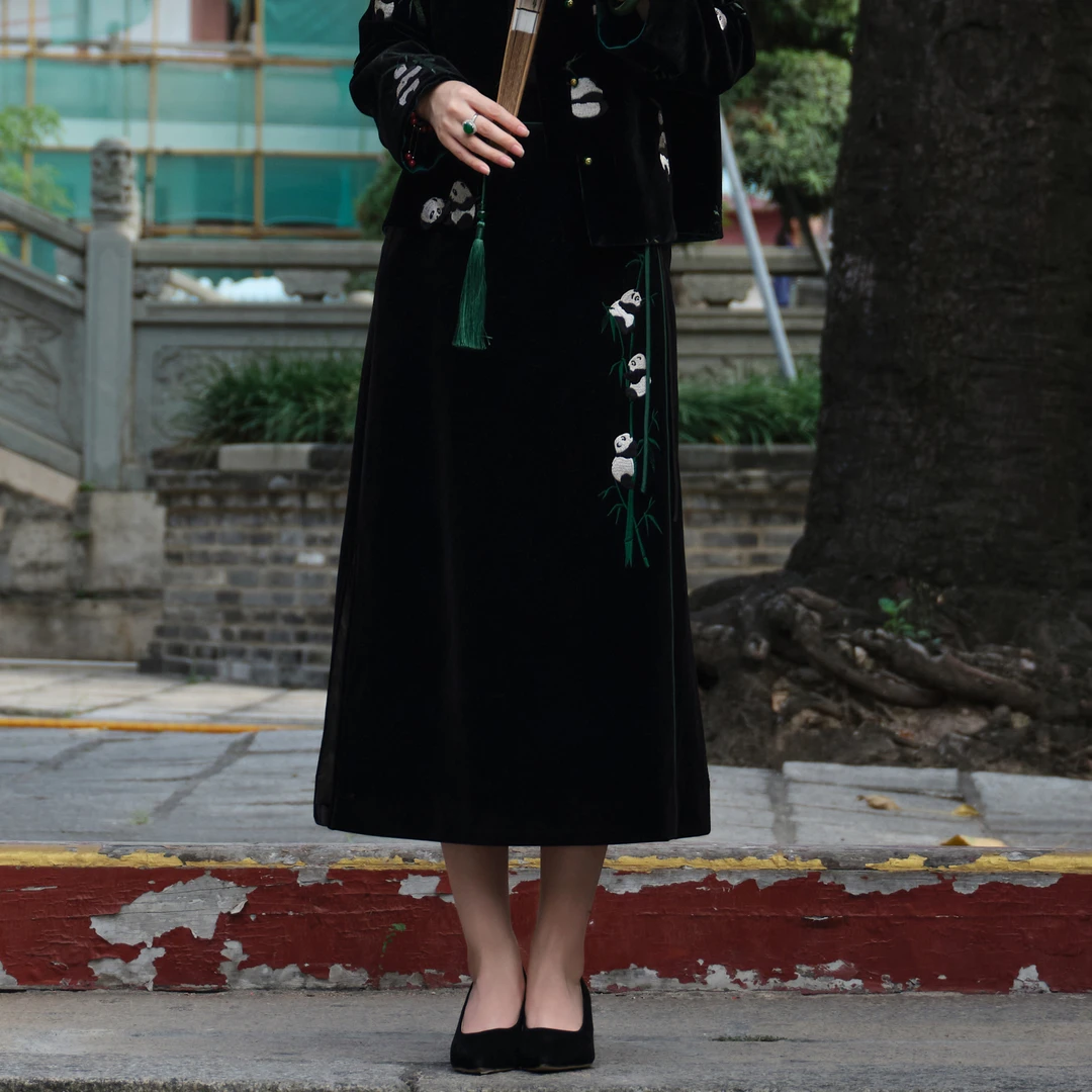 西子/【熊猫半裙】丝绒新中式刺绣小熊猫A字半裙/BQHY069