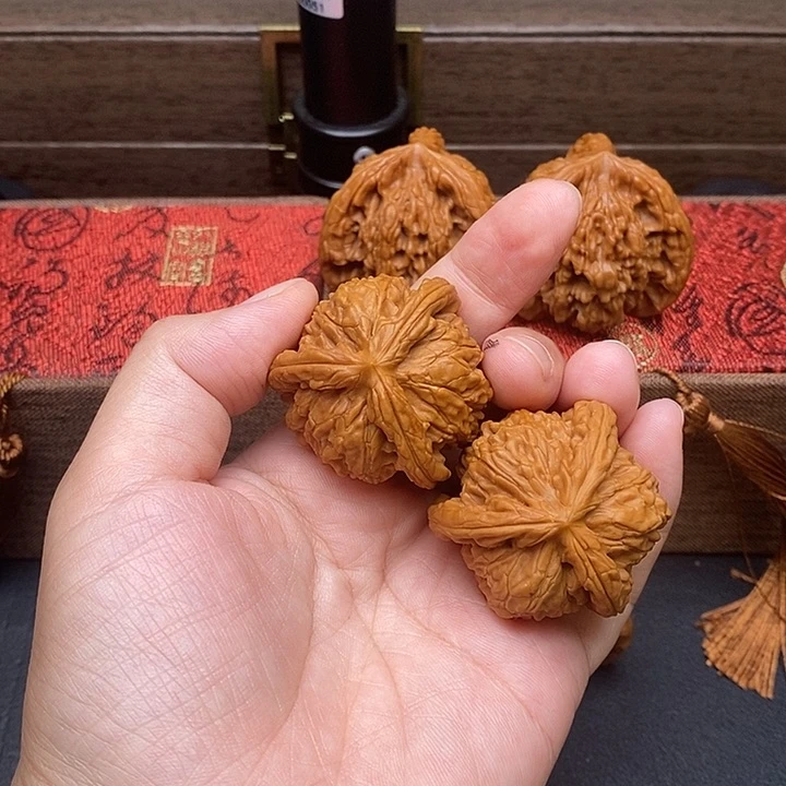 双***务文玩核桃把件白奔