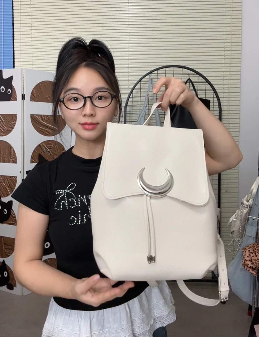 29学院风简约月牙高级感百搭双肩包