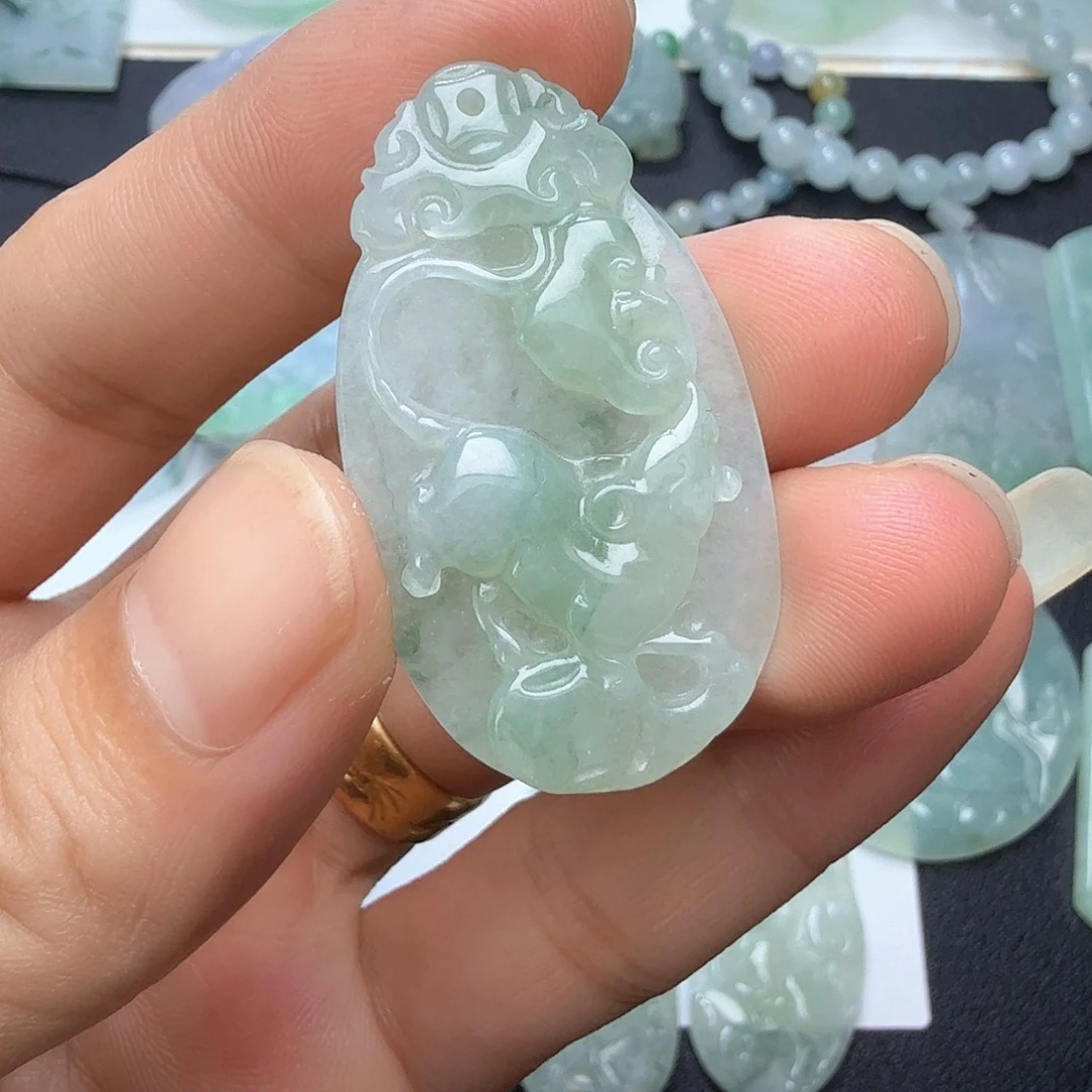 吊坠(赠链)未镶嵌翡翠天然缅甸翡翠A货鼠牌