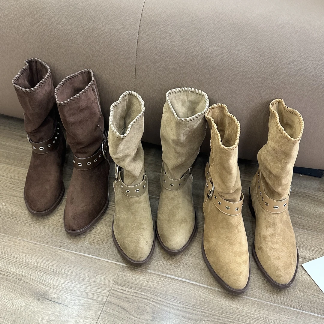 【叶子服饰】秋季新款皮带扣尖头中筒中跟增高靴子25M27-3
