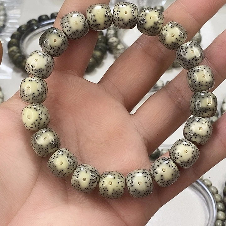 吊坠星月菩提黄金瞳